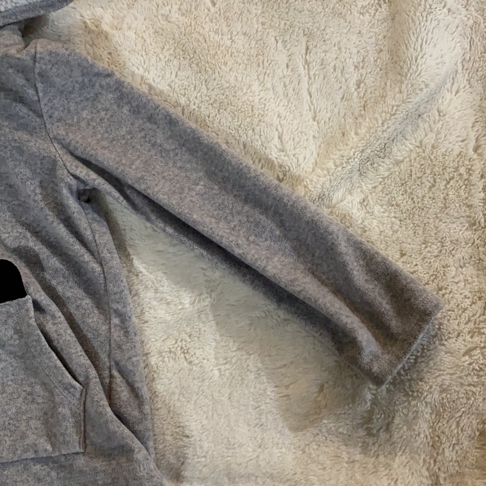 Carter’s pullover - Picture 4 of 12